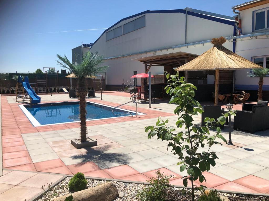 Relaxcentrum Mrkacek Lisov 3*